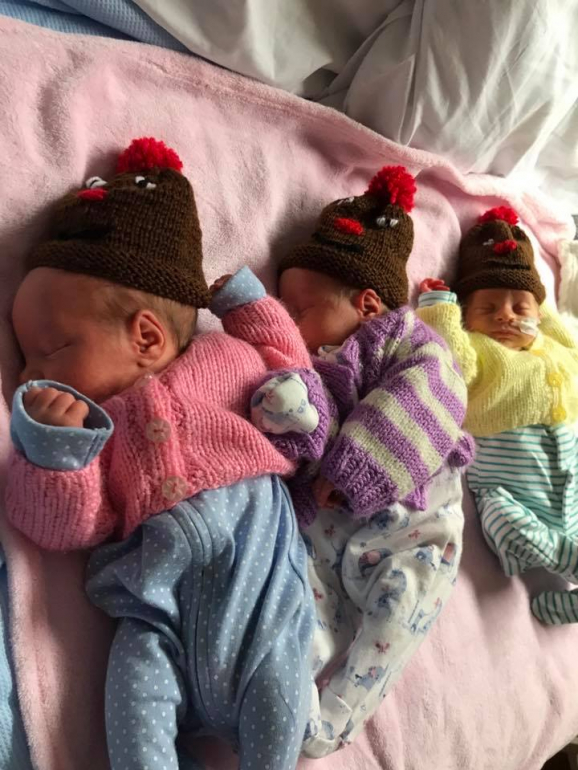A bebé Amelia e os gémeos Matylda e Borys