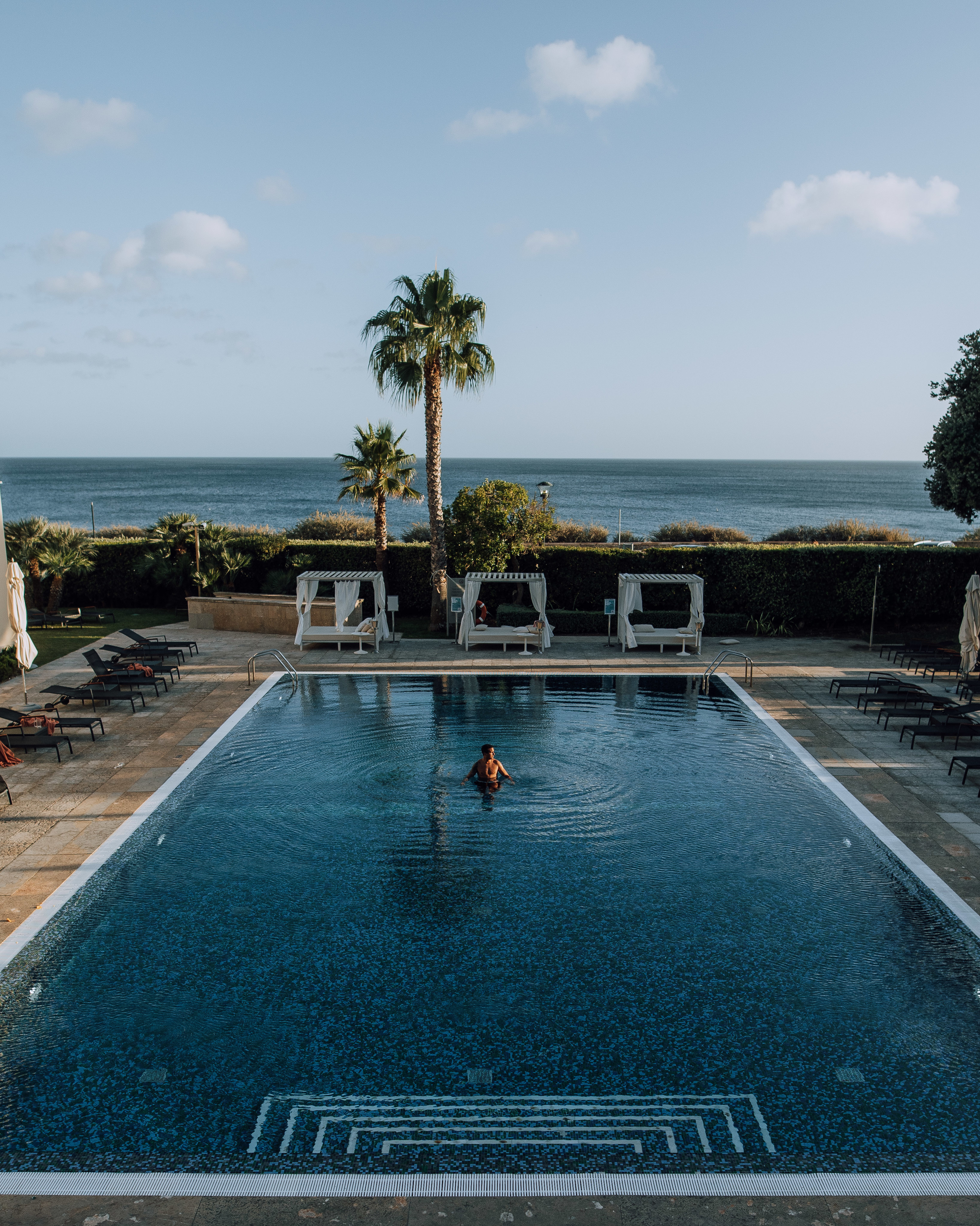 Bolas de Berlim à beira da piscina e brunch com vista mar. O Grande Real Villa Itália vai voltar