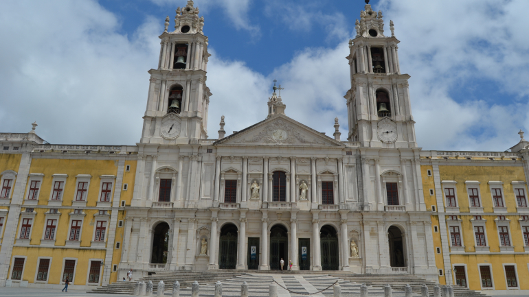 O Palácio Nacional de Mafra é considerado monumento nacional desde 1910