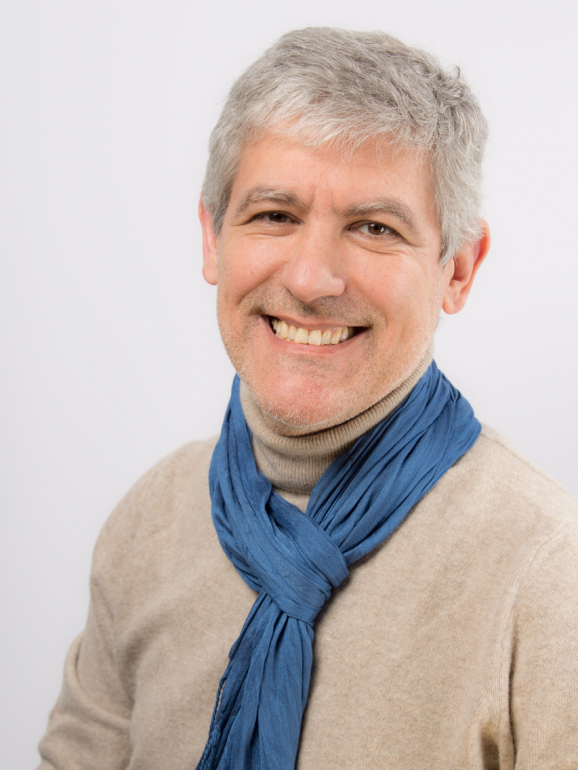 Manuel Peixoto foi gestor na área da formação comportamental em empresas e coach profissional pelo CTI - Paris, curso certificado pela International Coach Federation (ICF)