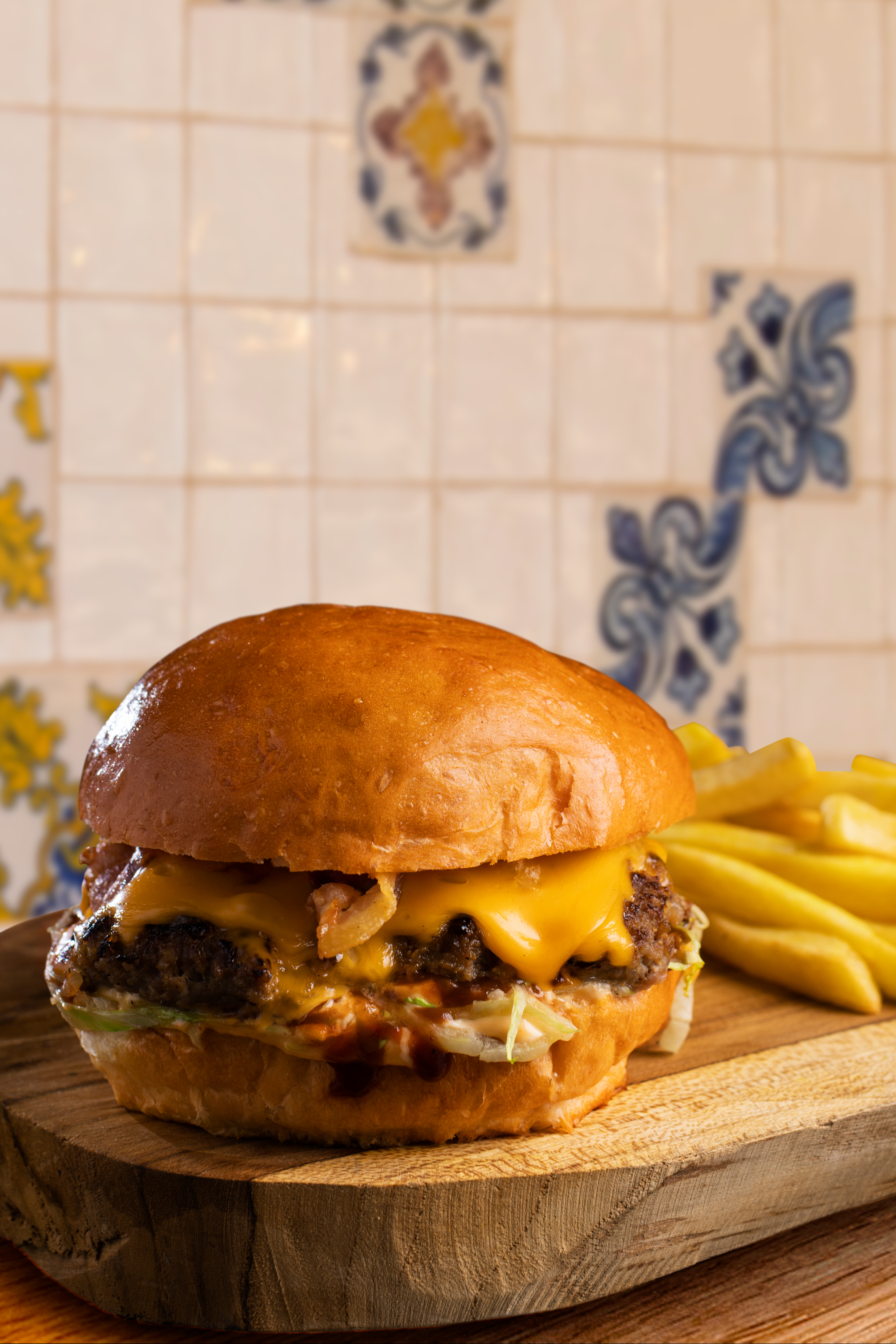 Febre dos crocantes e suculentos smash burgers chegou ao Freeport (e de que maneira)