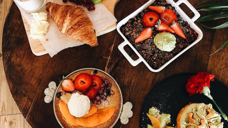 Também existem opções doces, desde croissants a sobremesas vegan