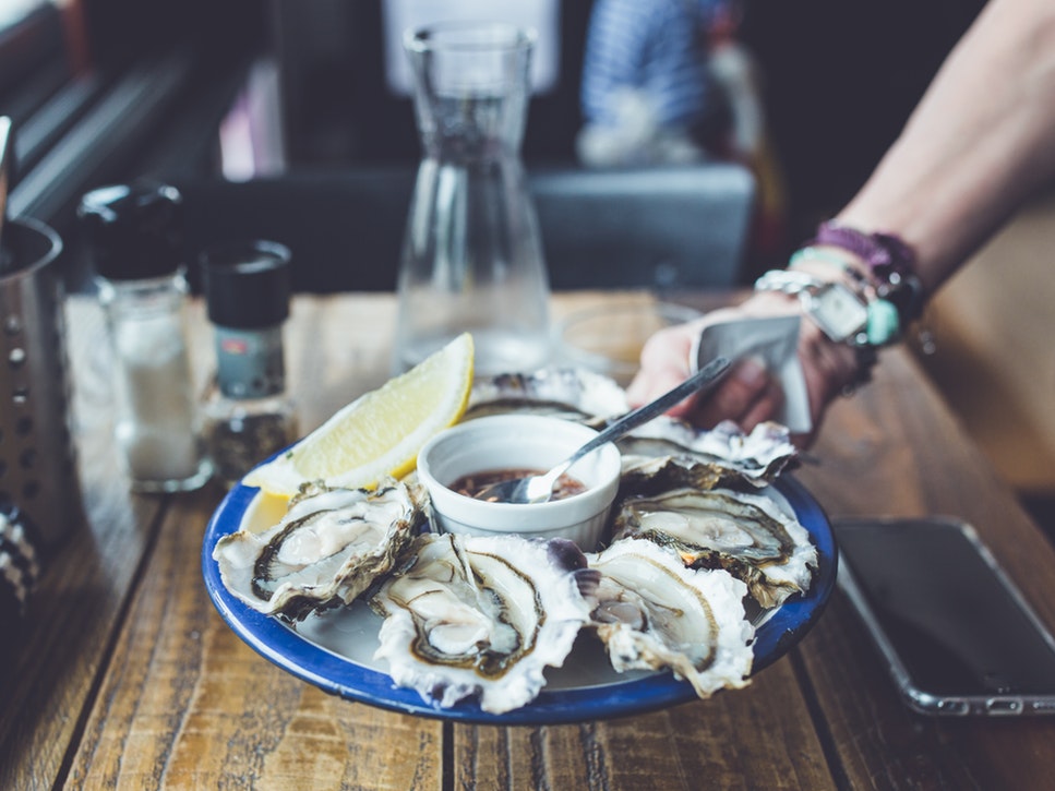Sete restaurantes para comer ostras em Lisboa e no Porto