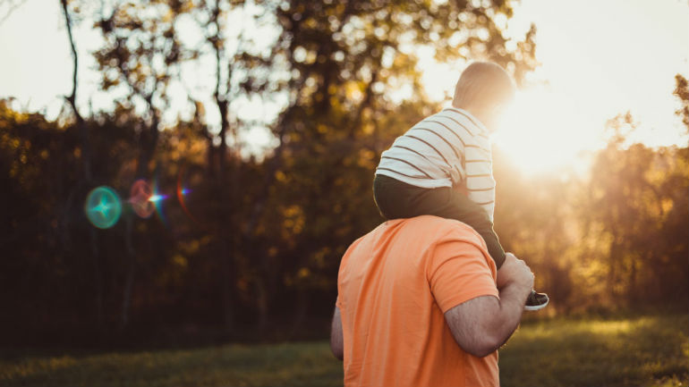 Os homens começam a parecer-se com os seus pais a partir dos 34 anos