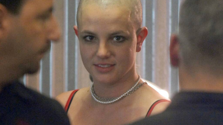 O que é feito do adolescente que pediu para deixarem Britney em paz