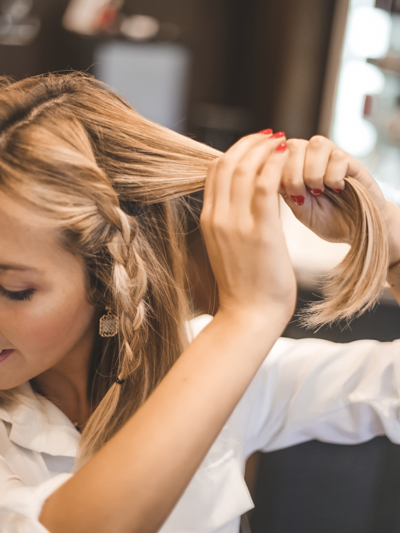 Sugestão de penteado: um semi apanhado com tranças