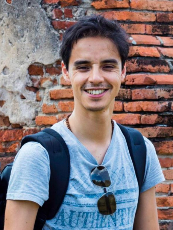 Igor Chiu Soares vai fazendo vários retiros. Não consegue quantificar, mas adianta que a cadência não é regular — é quando sente que precisa