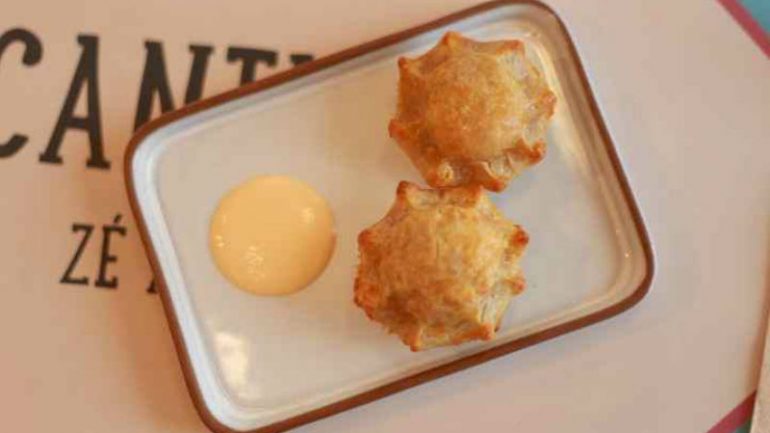  As empadinhas de alheira apresentam um sabor fiel à alheira tradicional.