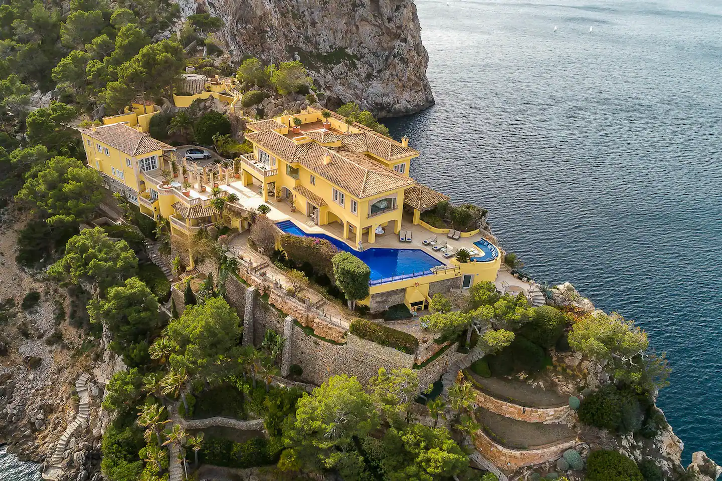 Airbnb The Crown