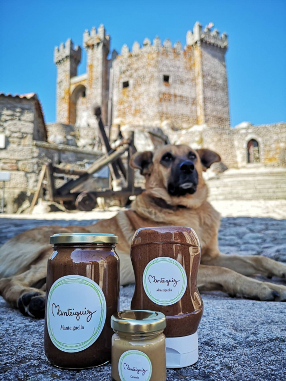 Manteiguella (avelã com chocolate) e Maria Canela (amendoim com canela)