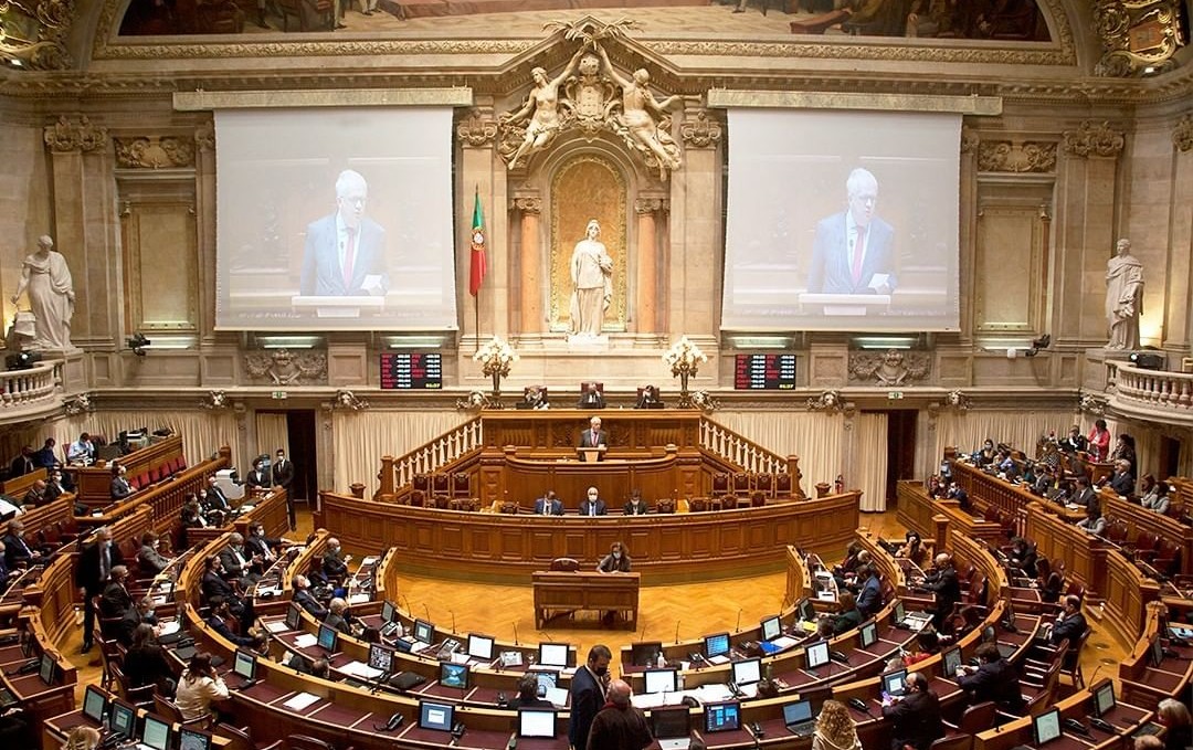 Estado de emergência é aprovado e dura até 7 de janeiro
