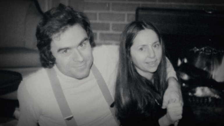 Ted Bundy e Elizabeth Kloepfer namoraram durante seis anos — mas a relação quase acabou em tragédia