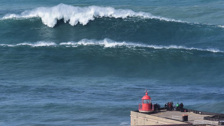 Estas são as ondas perfeitas para os surfistas. É por isso que quem mergulha na Nazaré está pronto para enfrentar o mundo