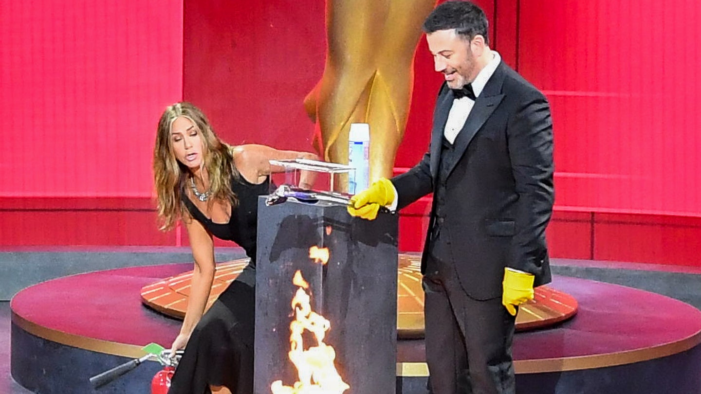 Fatos de proteção, um incêndio em direto e a vitória de “Succession”. Assim foram os Emmys à distância