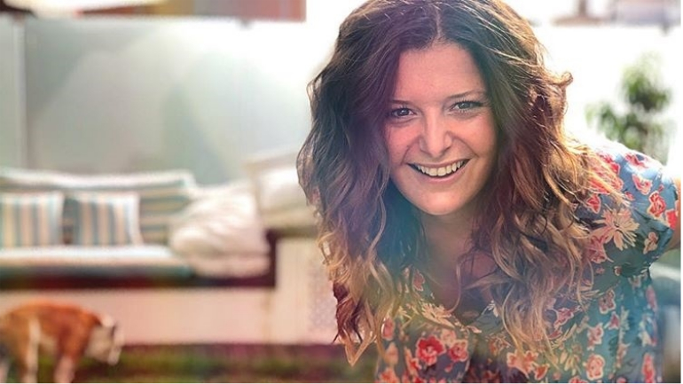 No verão, a atriz aposta em pouca maquilhagem com destaque para a máscara de pestanas.