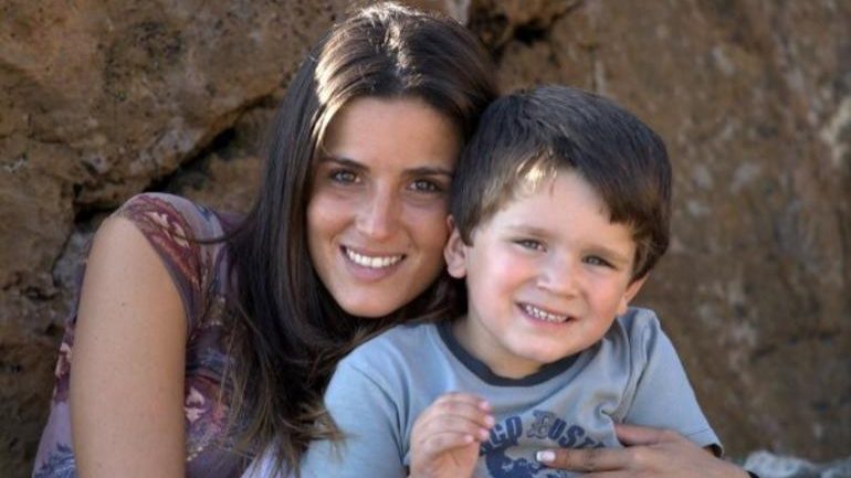 Luz Soares da Cunha e Martim, com 22 e 3 anos