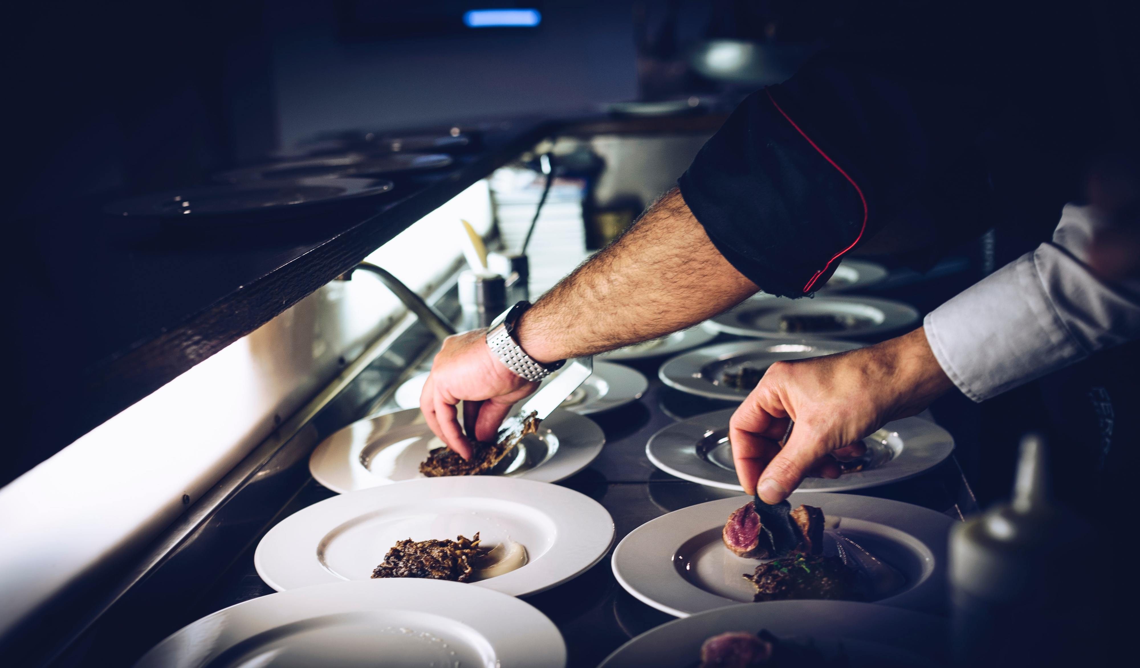 Quer ganhar um voucher de 100€? É fácil, basta elogiar um restaurante, um hotel ou um funcionário