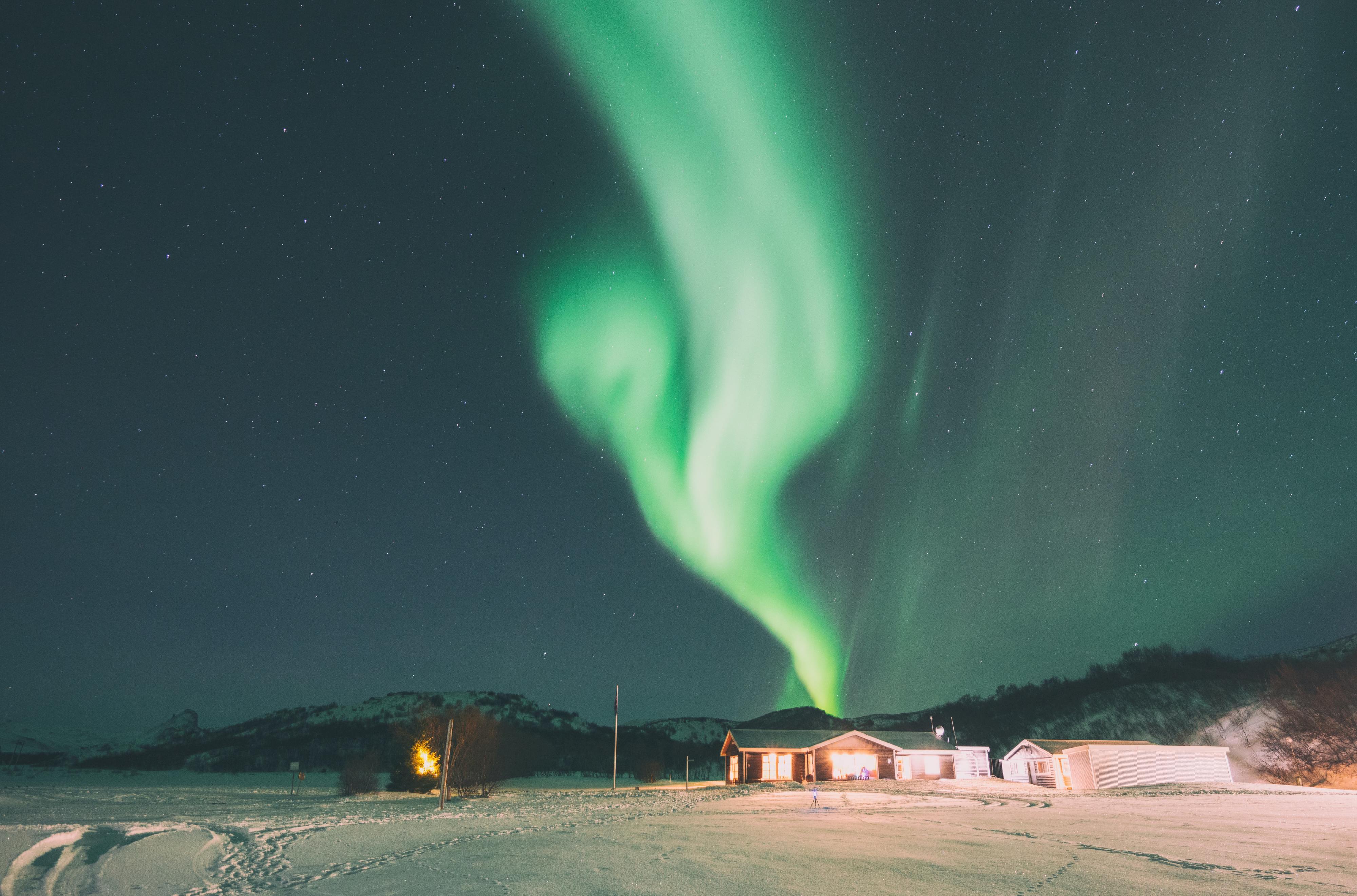 Pode ir ver uma aurora boreal a partir de 107€, mas não há beleza sem senão