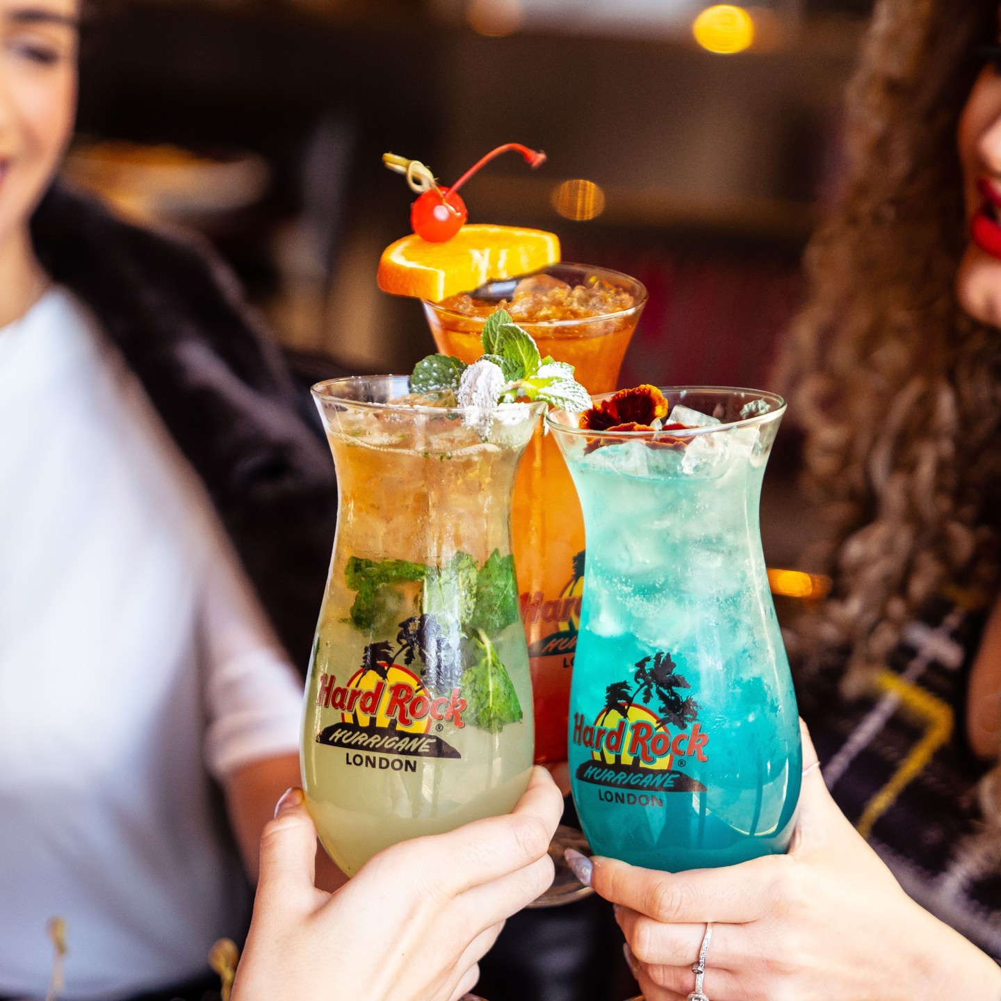 Teve um dia difícil com o seu chefe? Afogue as mágoas na happy hour do Hard Rock Cafe