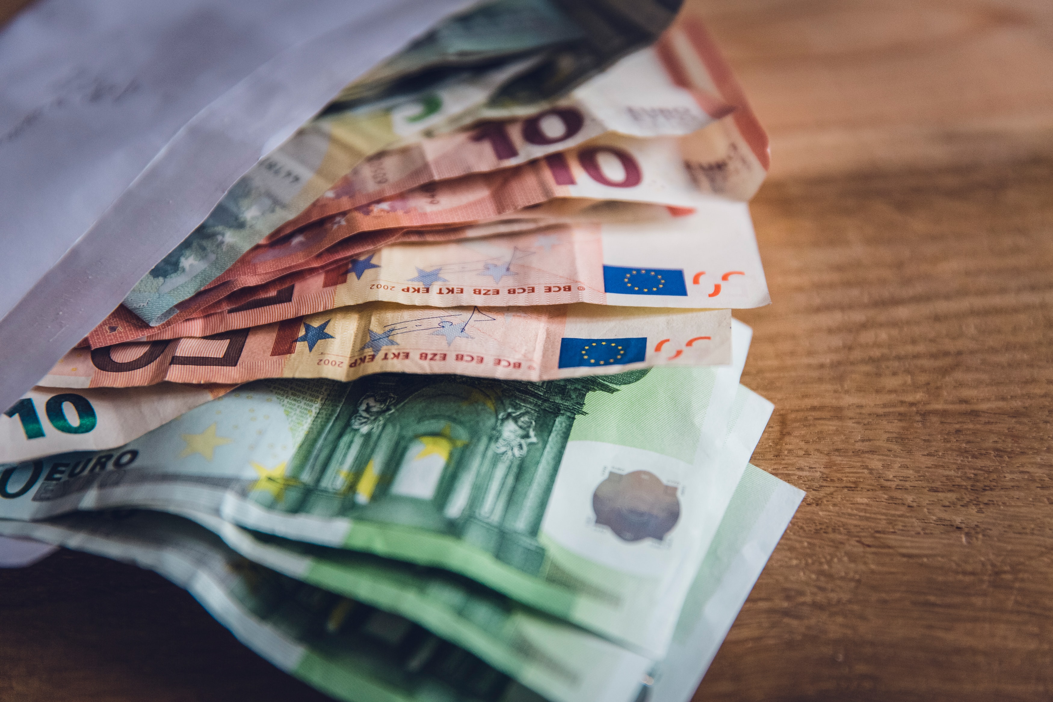 Salário mínimo pode chegar aos 1020€ em 2028. Prevê-se subida de 50€ ao ano
