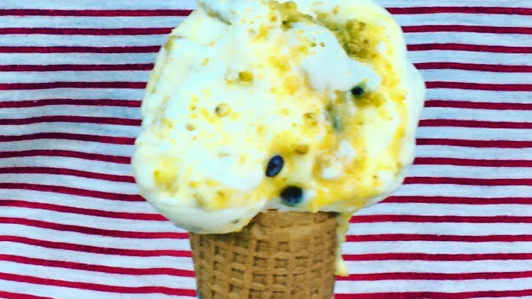 Iogurte grego com maracujá e crumble de pistachio é a novidade desta gelataria