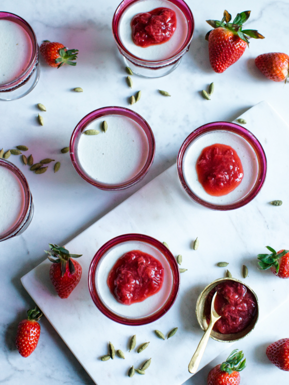 Poucas calorias, muitas propriedades. 5 receitas para usar e abusar dos morangos