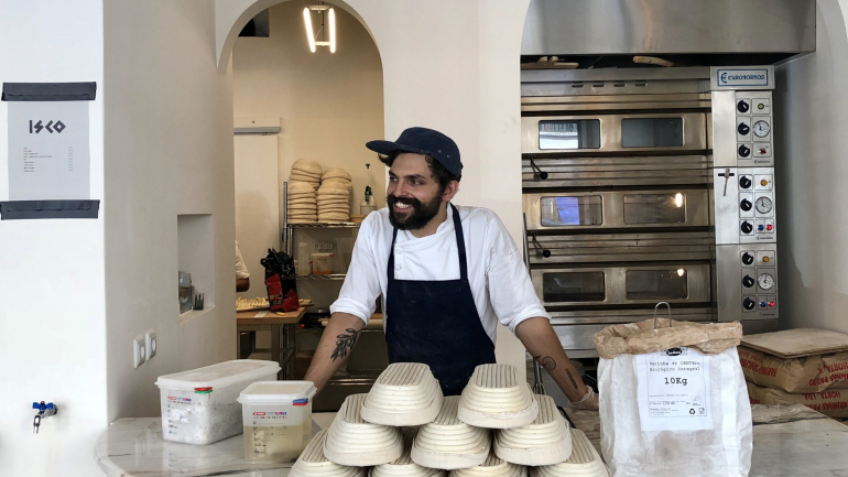 Paulo Sebastião aprendeu a fazer pão na Suécia, mas escolheu Portugal para abrir a sua padaria