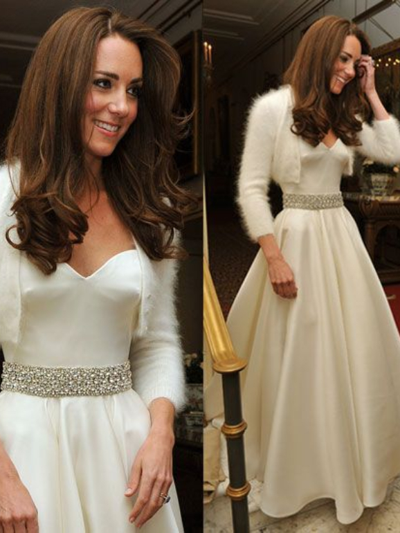 Kate trocou o vestido rendado por um bem mais simples 