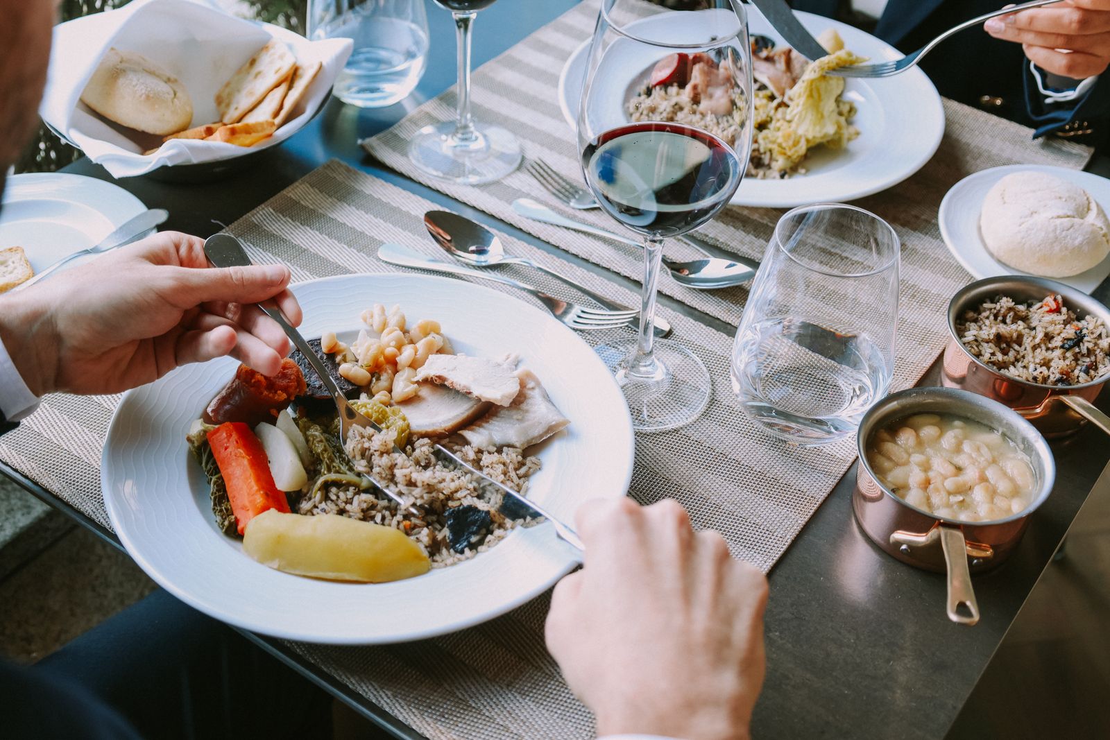 3 restaurantes para comer cozido à portuguesa sem misérias (e quanto tem de pagar)