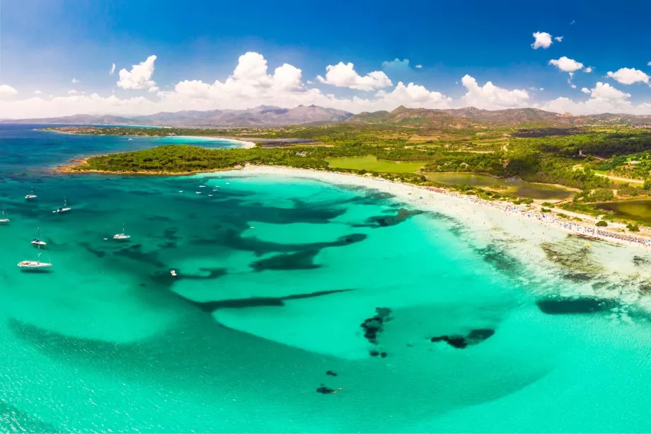 2. Cala Brandinchi – Sardenha, Itália