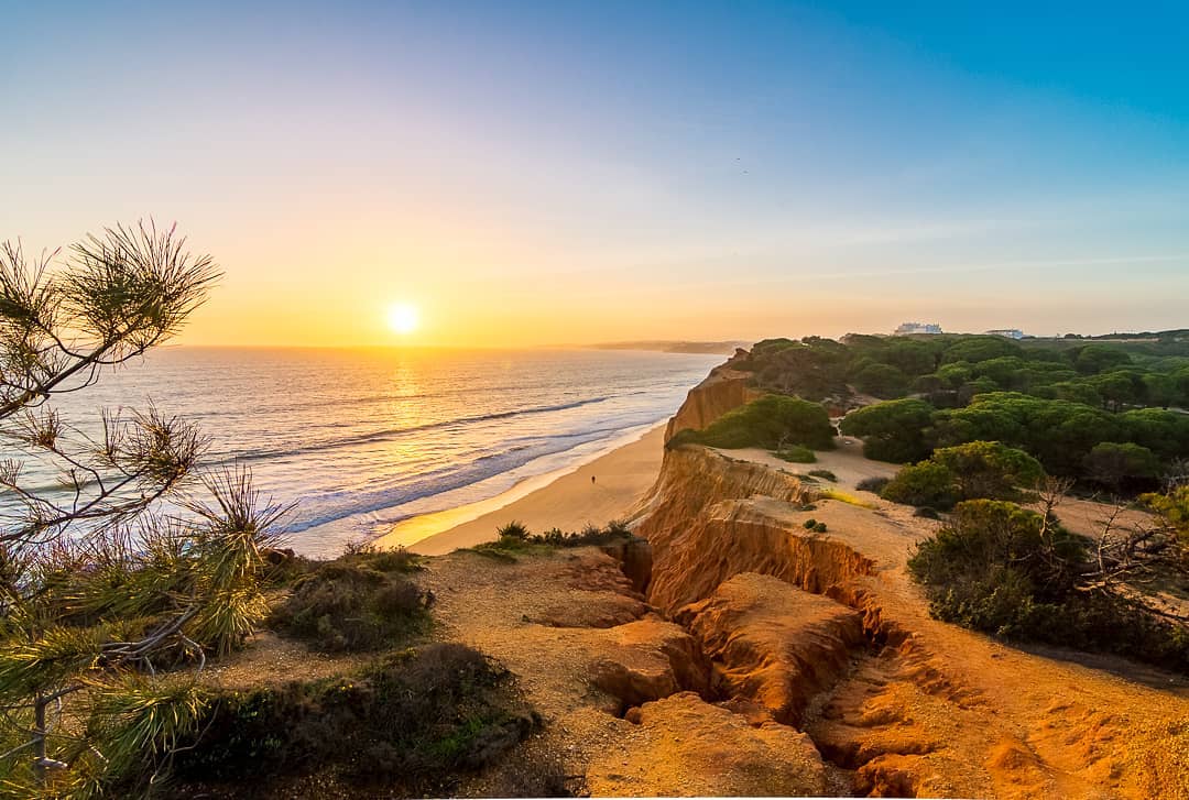 Já foram eleitas as 25 melhores praias da Europa em 2024 e 6 ficam em Portugal. Adivinha qual ficou em 2.º?