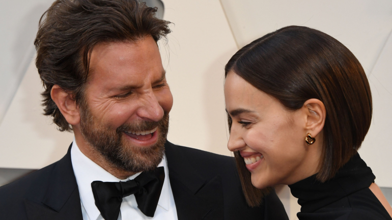 Bradley Cooper e Irina Shayk mostraram-se muito cúmplices na passadeira vermelha