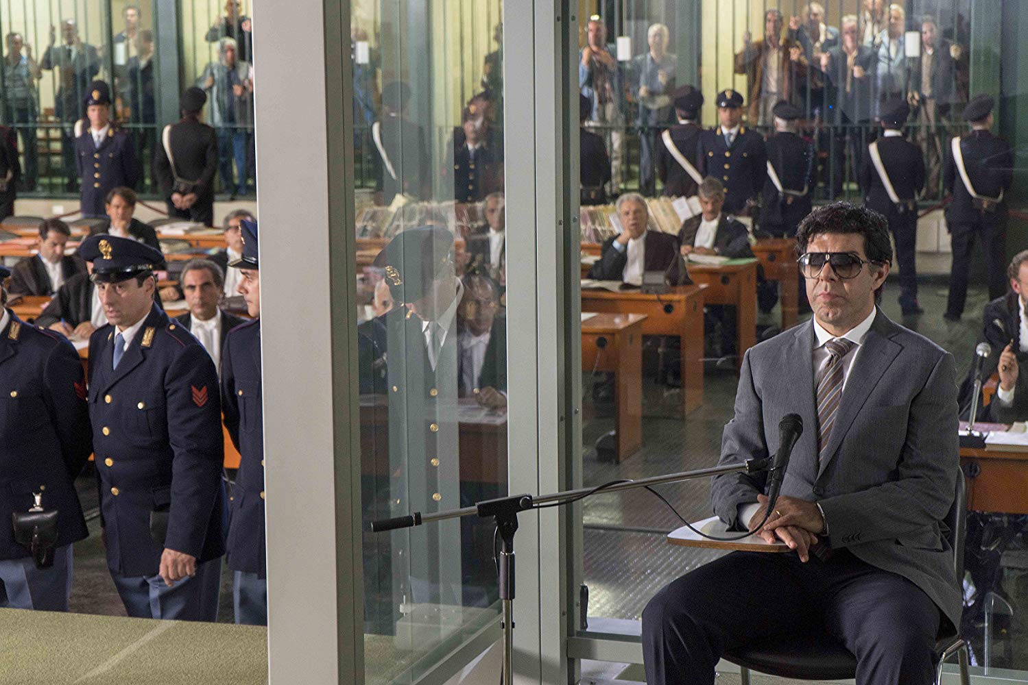 A história real do primeiro criminoso arrependido que derrubou 400 membros da máfia italiana
