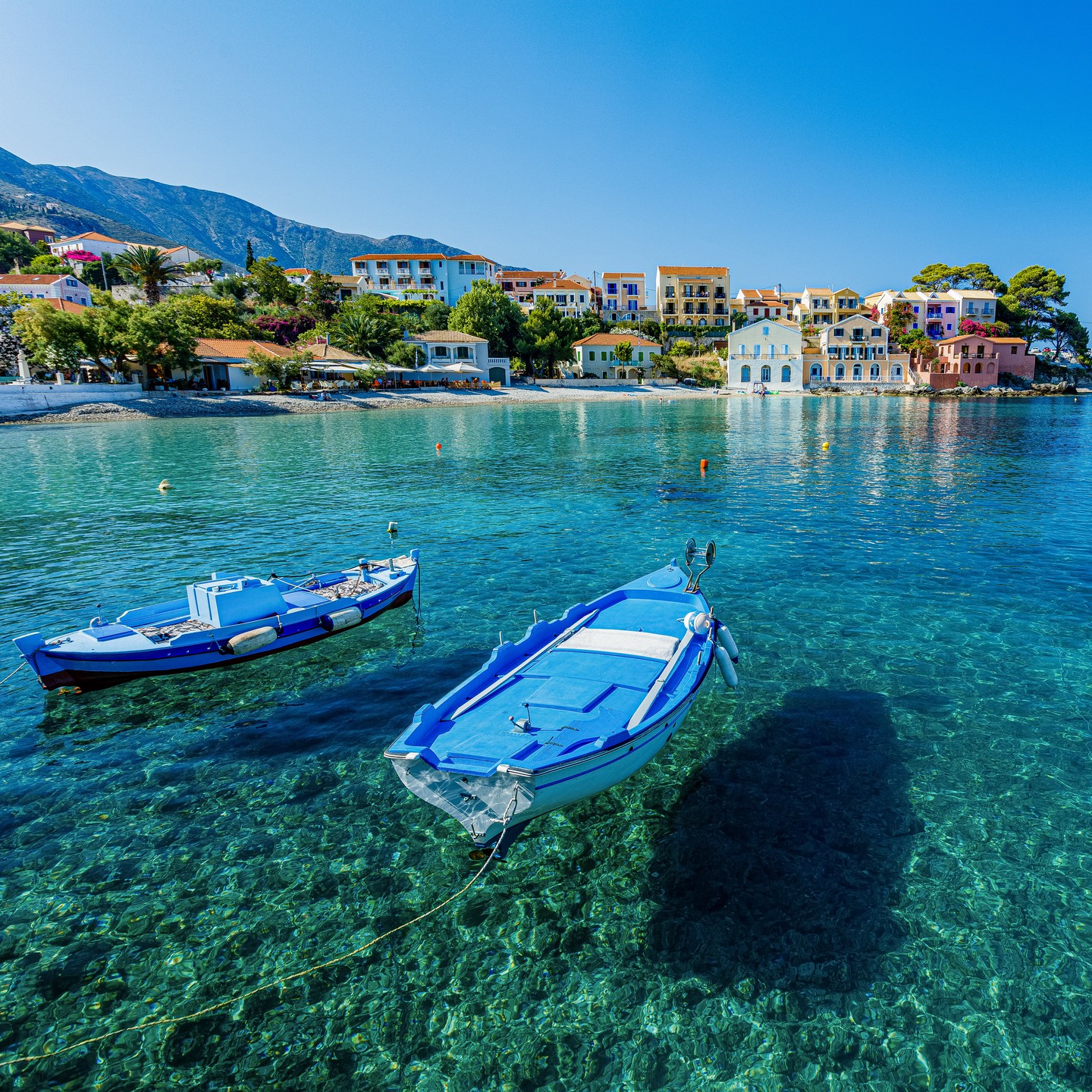8. Assos – Ilha de Cefalónia, Grécia