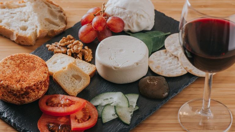 Aqui temos o queijo mozzarela e o queijo flamengo na versão com e sem paprika