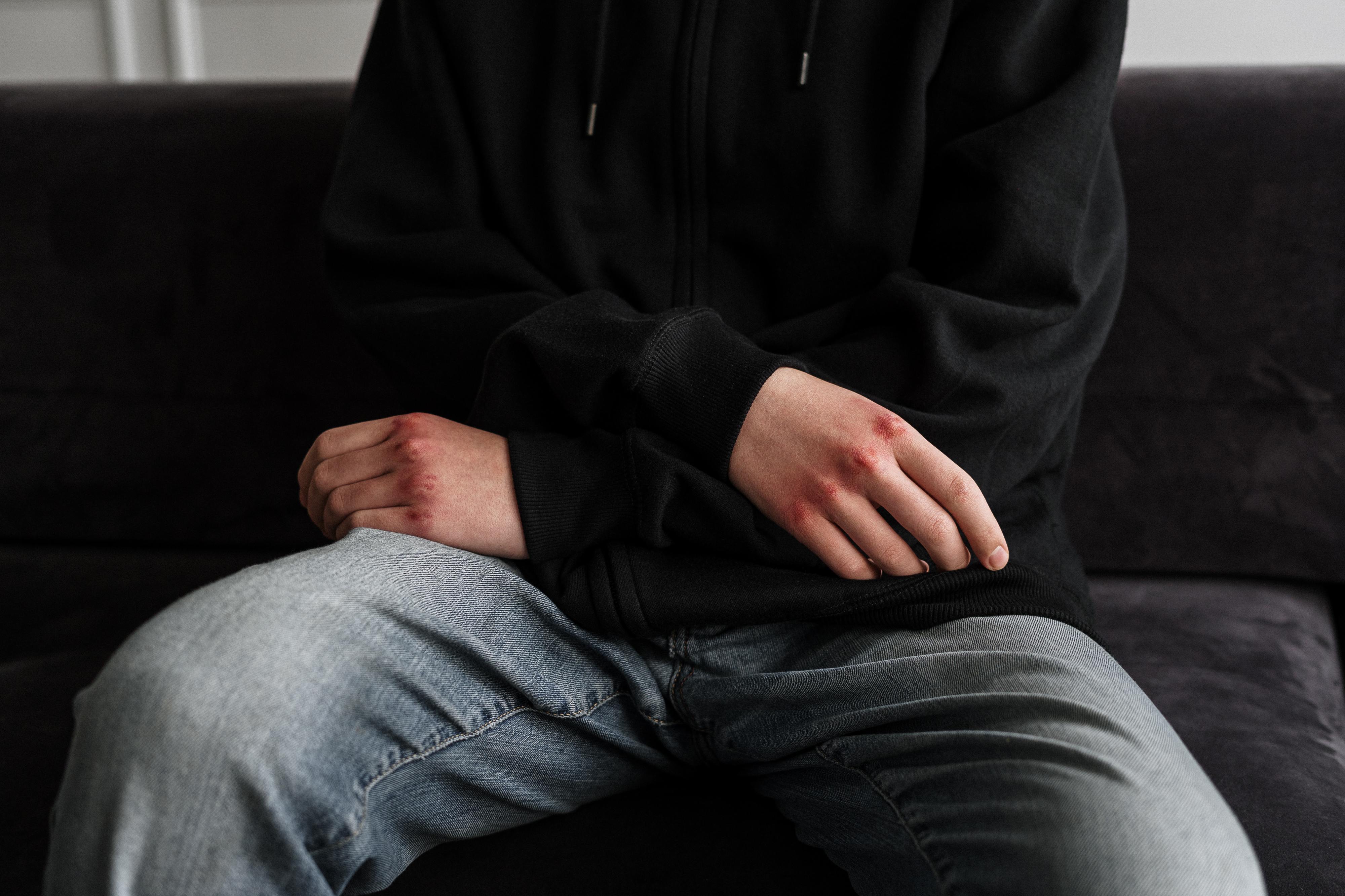 Algarvia faz direto no Instagram a denunciar agressões de um pai ao filho de 12 anos e a criança é salva