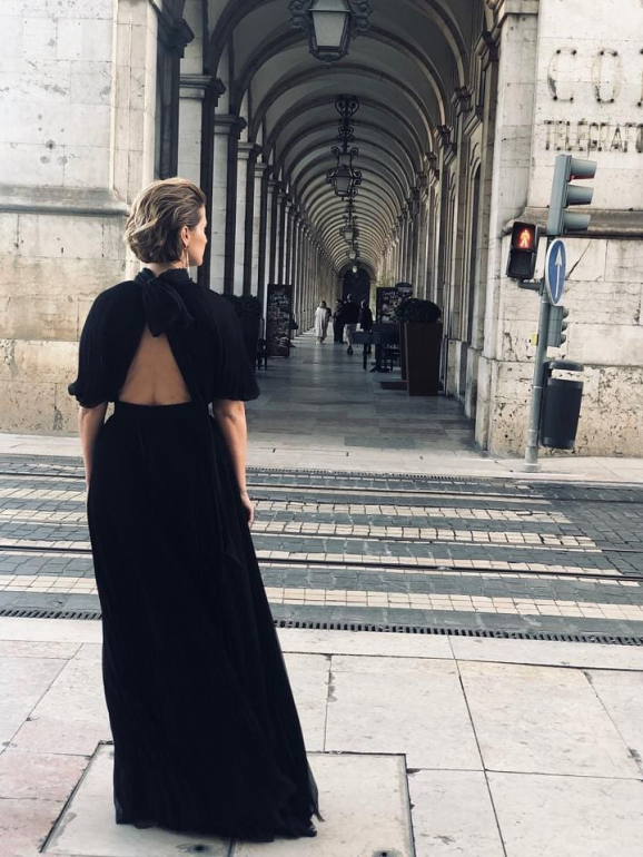 Cristina Ferreira publicou a fotografia no seu Instagram com a legenda: 'Surpresas. Amanhã'
