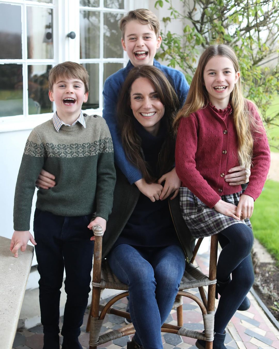 Toda a história por detrás da fotografia polémica de Kate Middleton, que foi editada com Photoshop