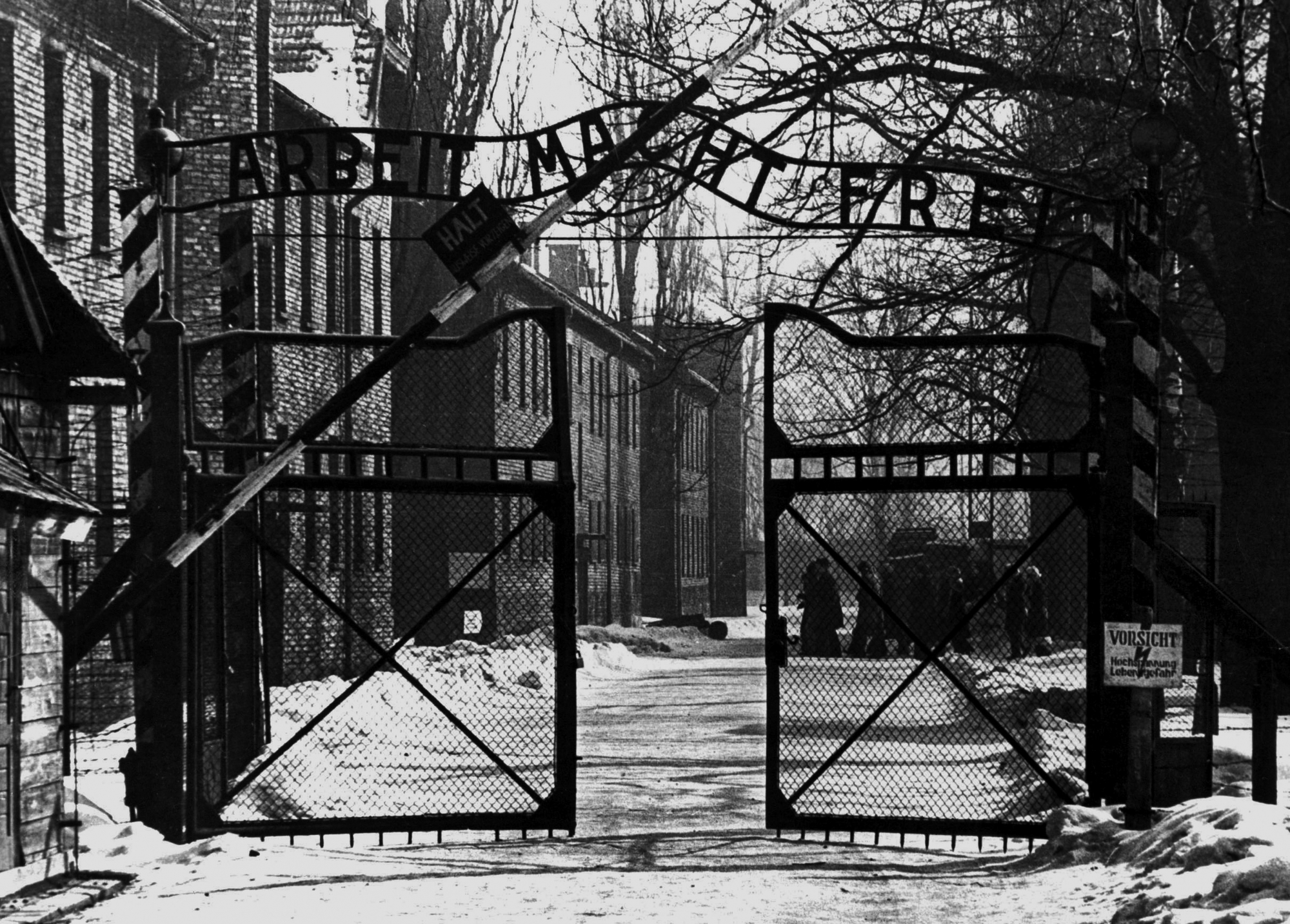O polaco que quis ir a Auschwitz para contar ao mundo aquilo que estava a acontecer