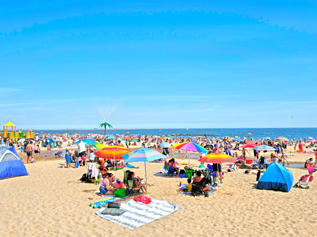 Dispararam as reservas de toldos nas praias do Algarve