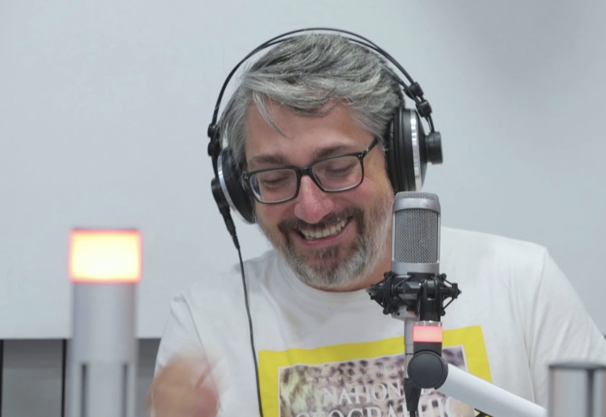 Nesta nova escola digital, vai poder aprender a fazer podcasts com Nuno Markl