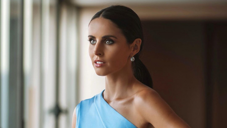 A atriz Catarina Gouveia conta com a ajuda do stylist João Silva para escolher o vestido para os Globos de Ouro 