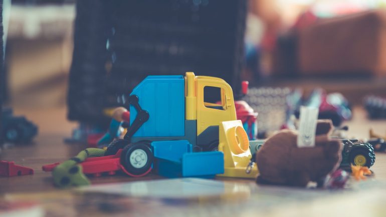 A partilha de brinquedos é um dos motivos mais comuns de conflitos entre irmãos