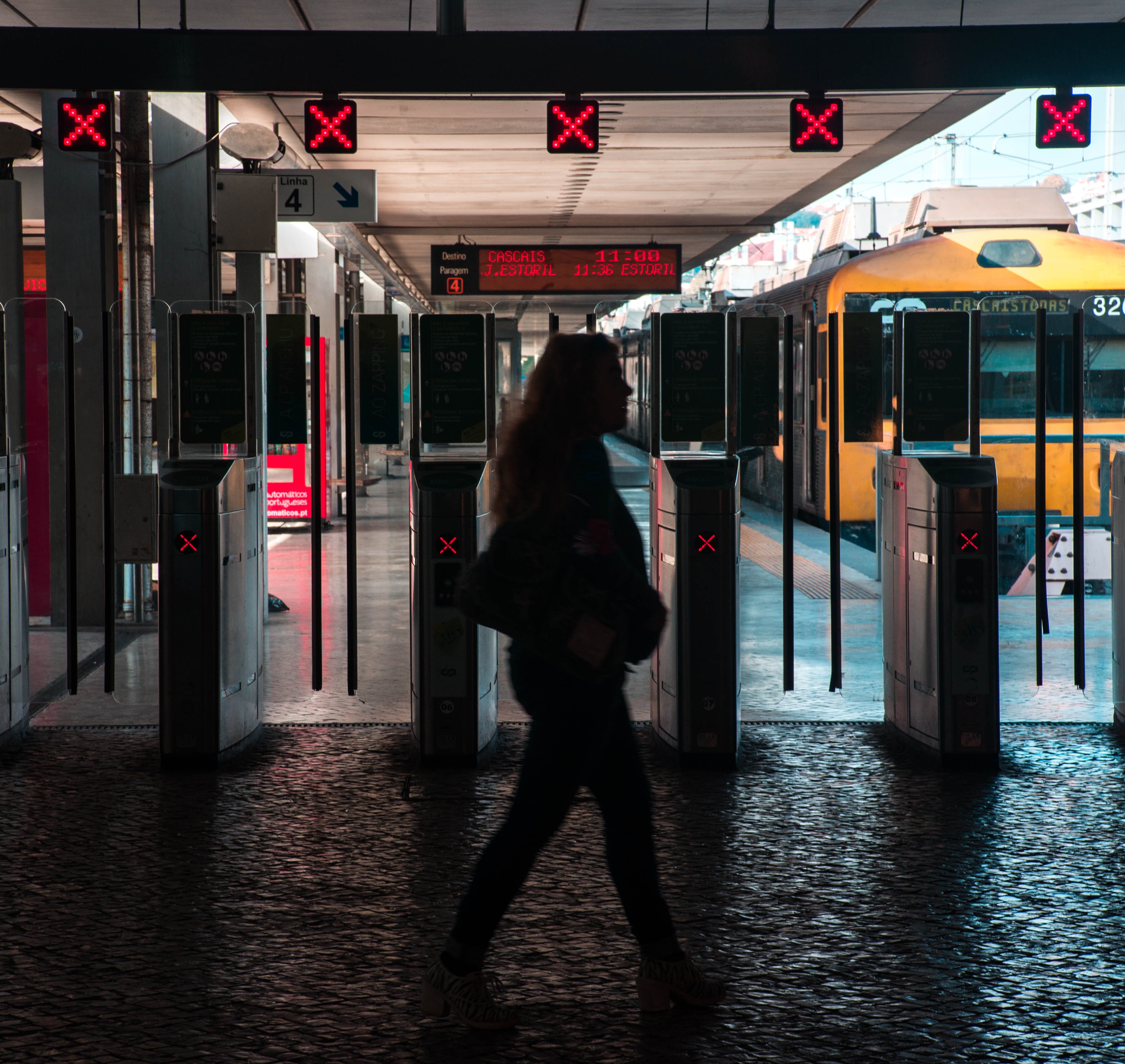 Desinfeção, distância social e sem dinheiro. Como vai ser andar de transportes públicos no novo “normal”