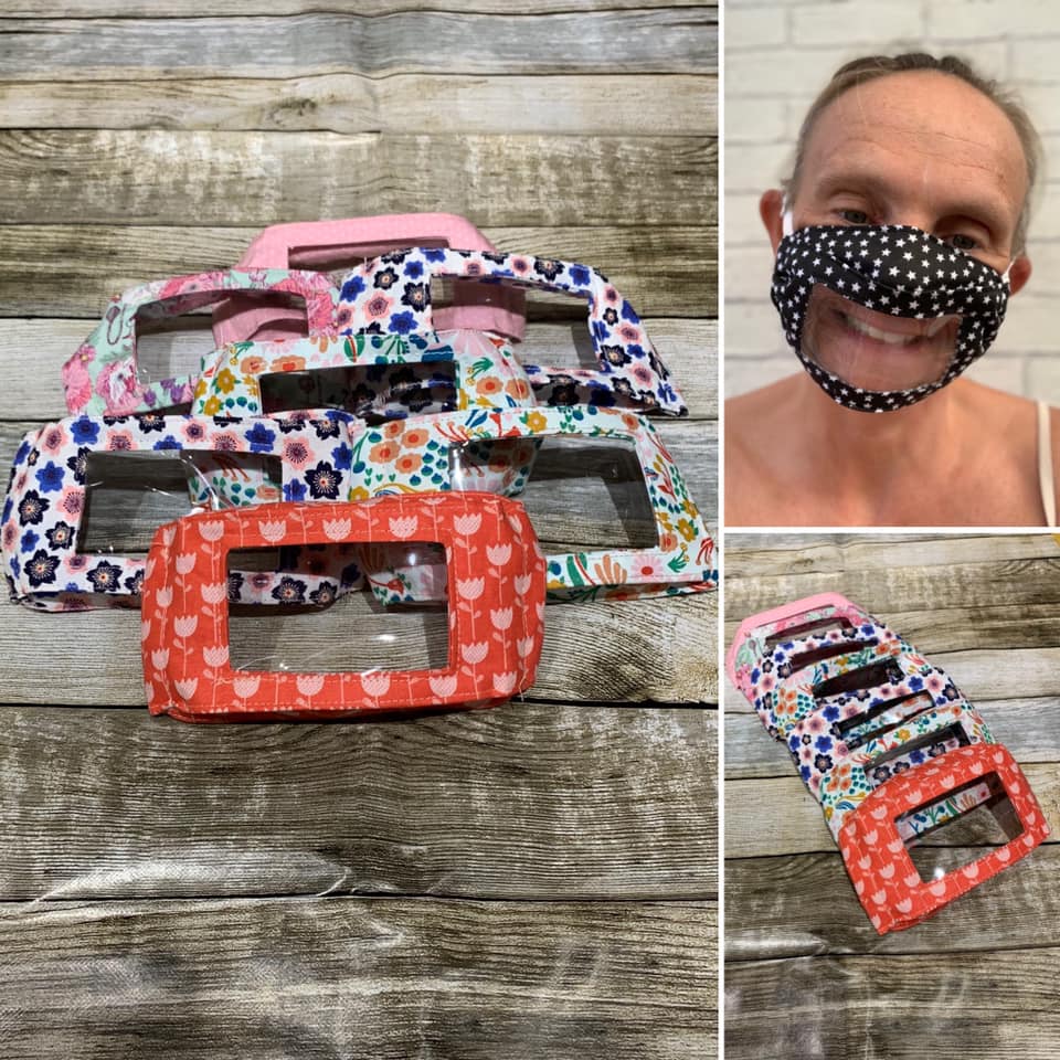 Mulher surda cria máscaras com janela transparente para facilitar comunicação