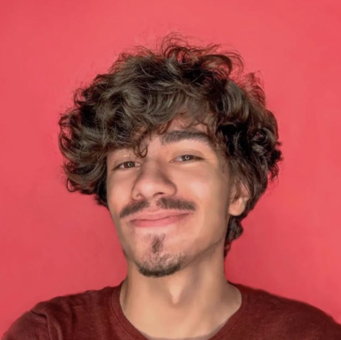De um assalto traumático, Lucas fez solidariedade. Jovem de Gaia já conta 1,5 milhões de seguidores