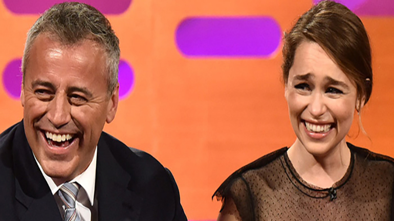 Matt LeBlanc com Emilia Clarke no programa televisivo de Graham Norton