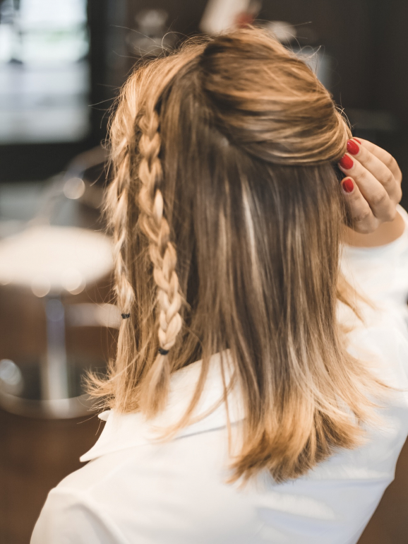 Sugestão de penteado: um semi apanhado com tranças