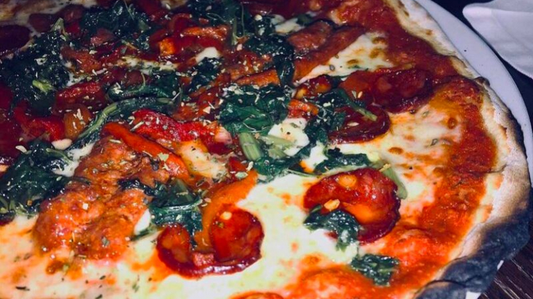 Pizzas cor-de-rosa, com cinco queijos ou de chilli com carne. As 10 pizzas mais originais de Lisboa e Porto