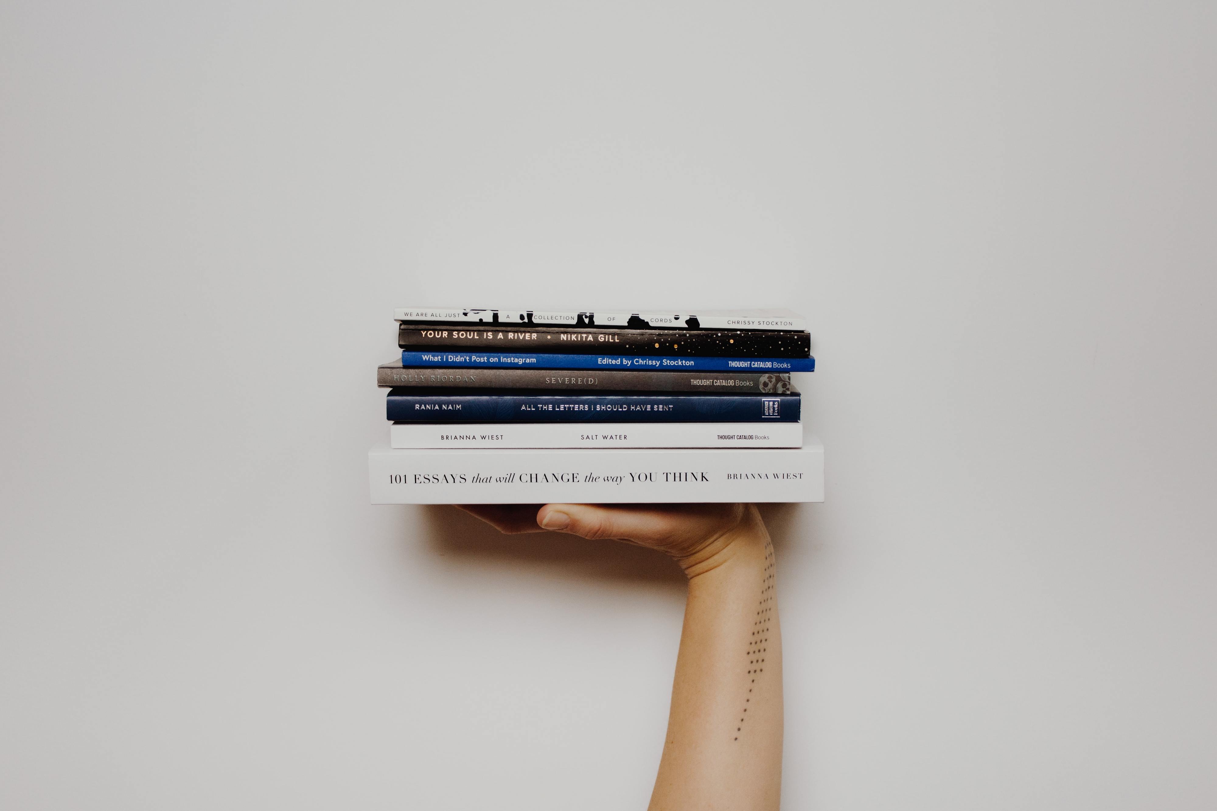 16 ideias de livros que tem mesmo de ler, agora que deve passar mais tempo em casa